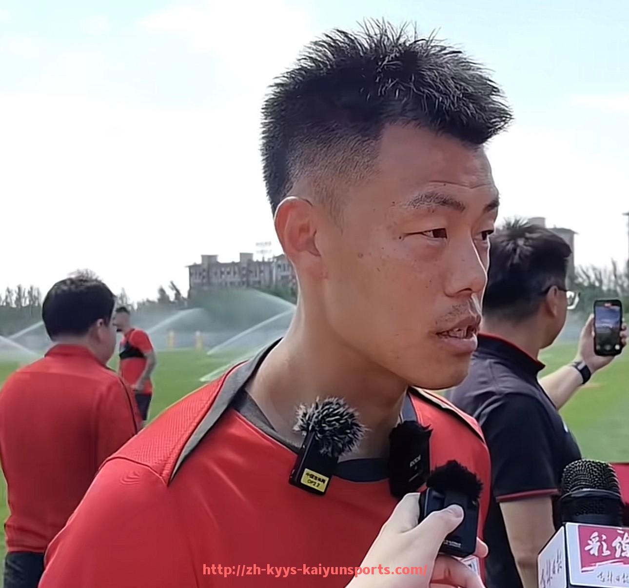 ky开云-世俱杯比赛场均黄牌与犯规数的比较及裁判判罚趋势